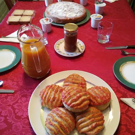 לינה וארוחת בוקר Lo Sparviero 3*