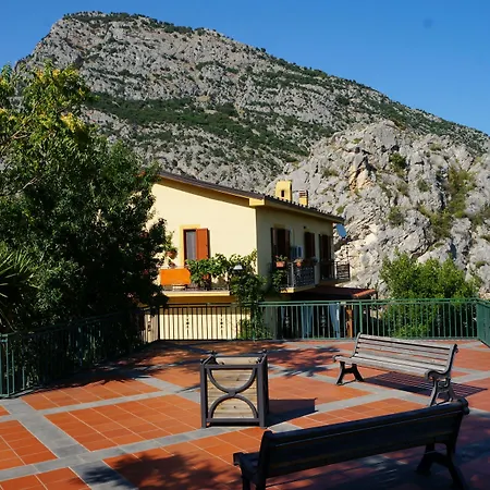 Lo Sparviero B&B 치비타