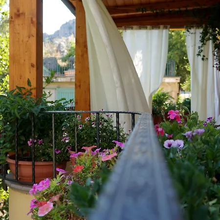 לינה וארוחת בוקר Lo Sparviero