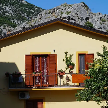 Lo Sparviero B&B 치비타