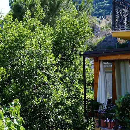 Lo Sparviero לינה וארוחת בוקר 3*