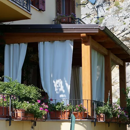 Lo Sparviero לינה וארוחת בוקר 3*