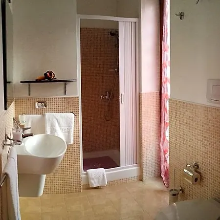 فندق مبيت وإفطار Lo Sparviero 3*