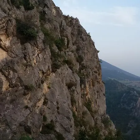 Lo Sparviero לינה וארוחת בוקר 3*