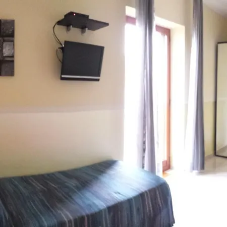 Lo Sparviero לינה וארוחת בוקר