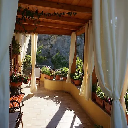 Lo Sparviero Bed & Breakfast Civita